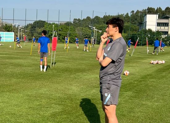 免费观看丰满少妇做爰视频