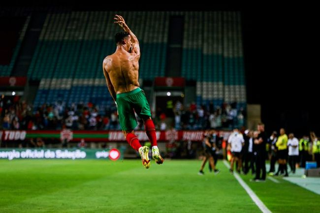精品久久一